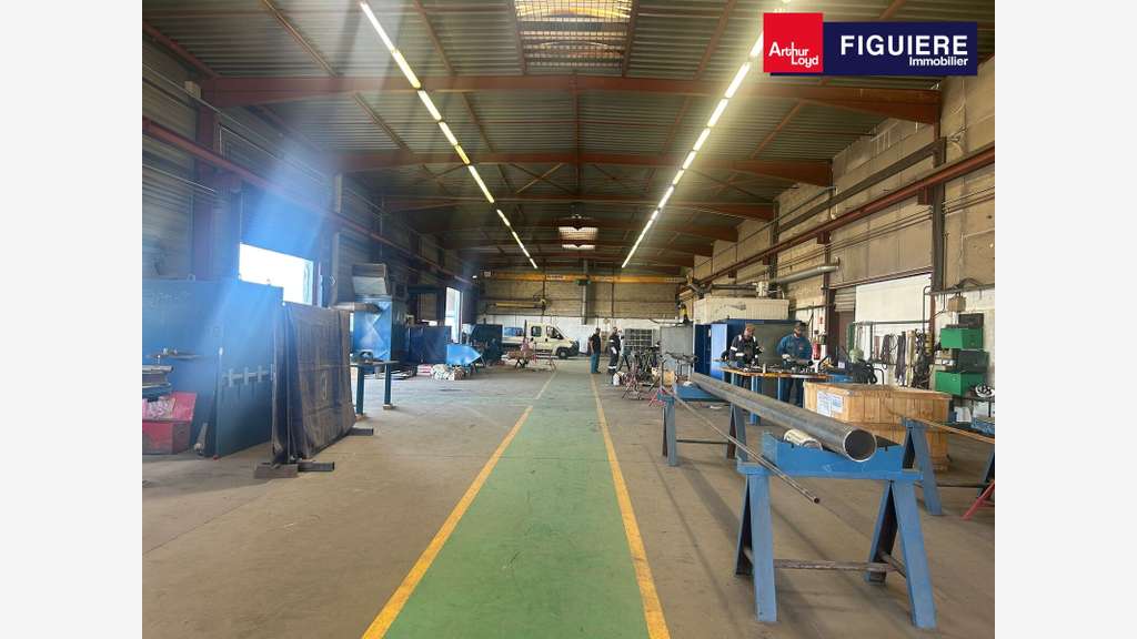 AV bâtiment industriel avec terrain à Fos-sur-Mer