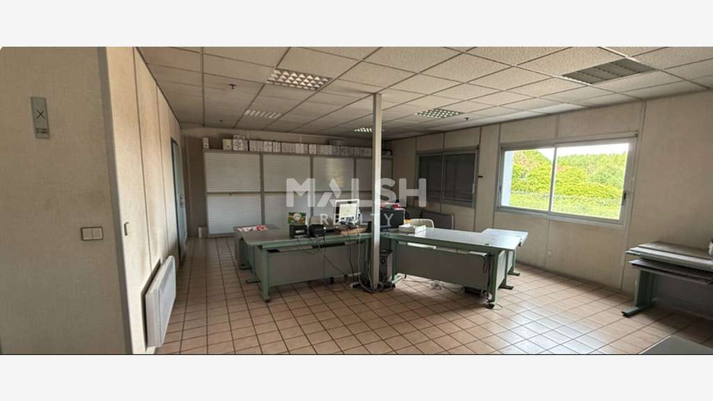 Bâtiment d'activités indépendant à vendre à Four