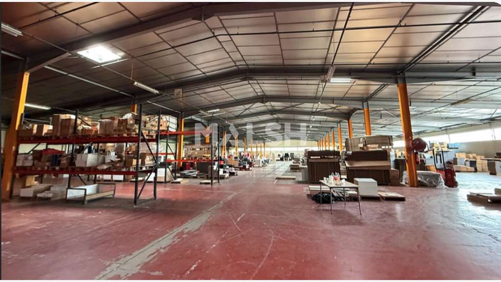 Bâtiment d'activités indépendant à vendre à Four