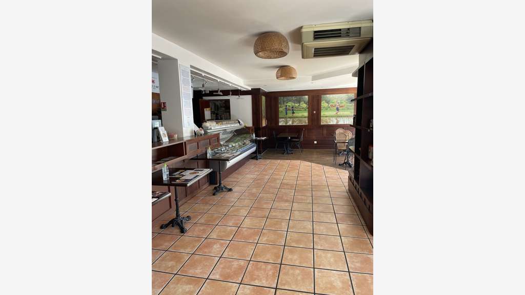 AV murs commerciaux 200m² empl stratégique Fréjus