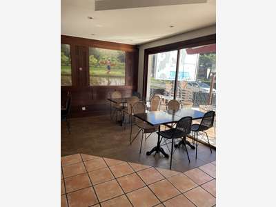 AV murs commerciaux 200m² empl stratégique Fréjus