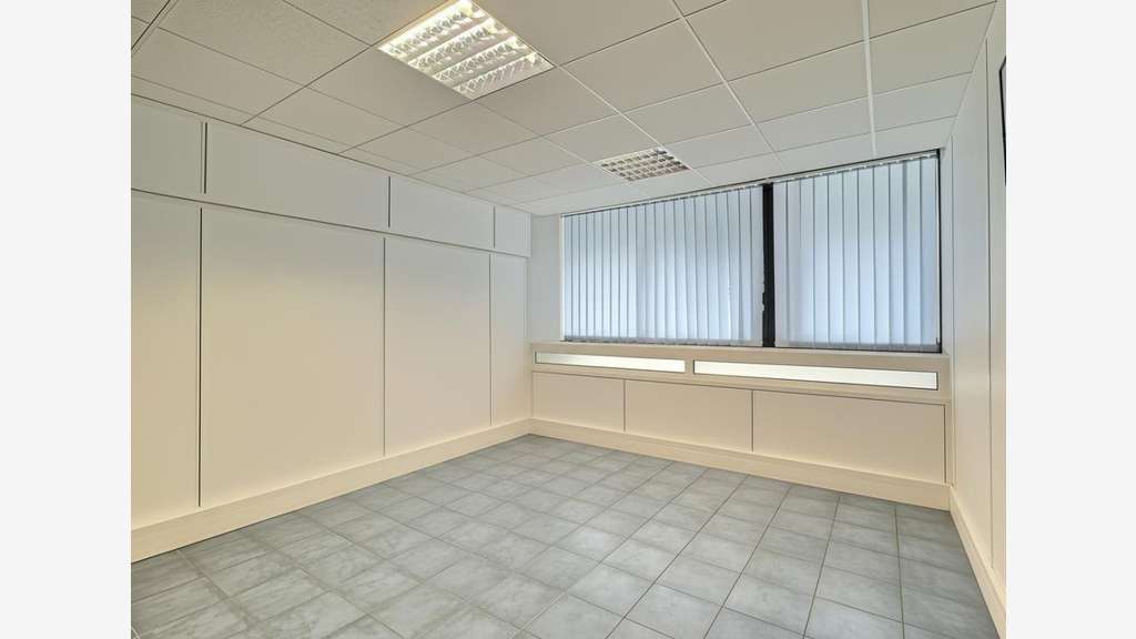 PUGET SUR ARGENS - MURS, LOCAL D'ACTIVITE, BUREAUX