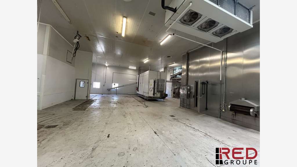 AV bâtiment indépendant de 2104m² en zi à Fuveau