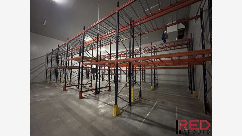 AV bâtiment indépendant de 2104m² en zi à Fuveau