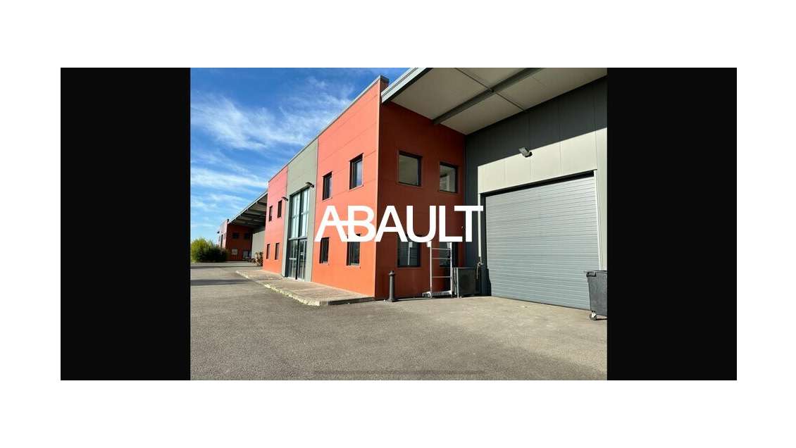 Local d'activité 1200m² à vendre à Gaillac 