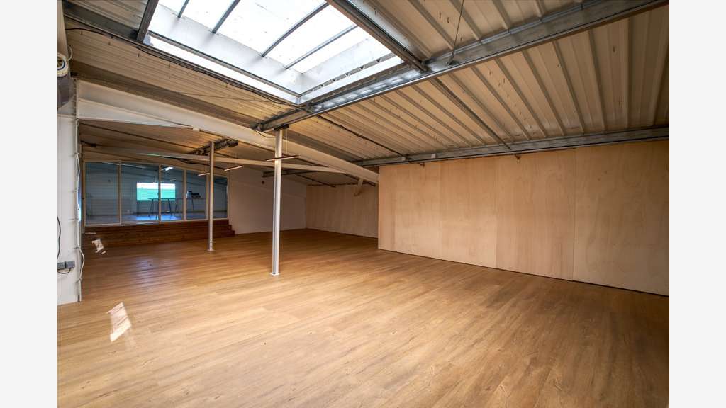 Local d'activité de 750m² à vendre en za à Gaillac