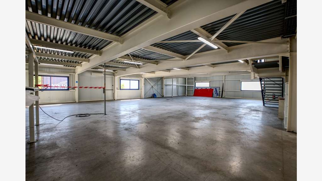 Local d'activité de 750m² à vendre en za à Gaillac