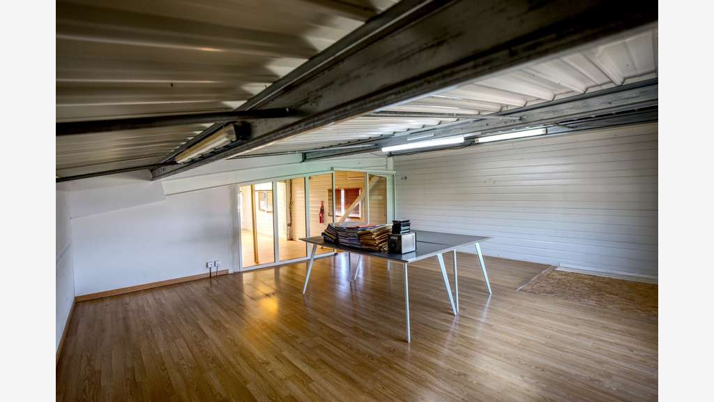 Local d'activité de 750m² à vendre en za à Gaillac