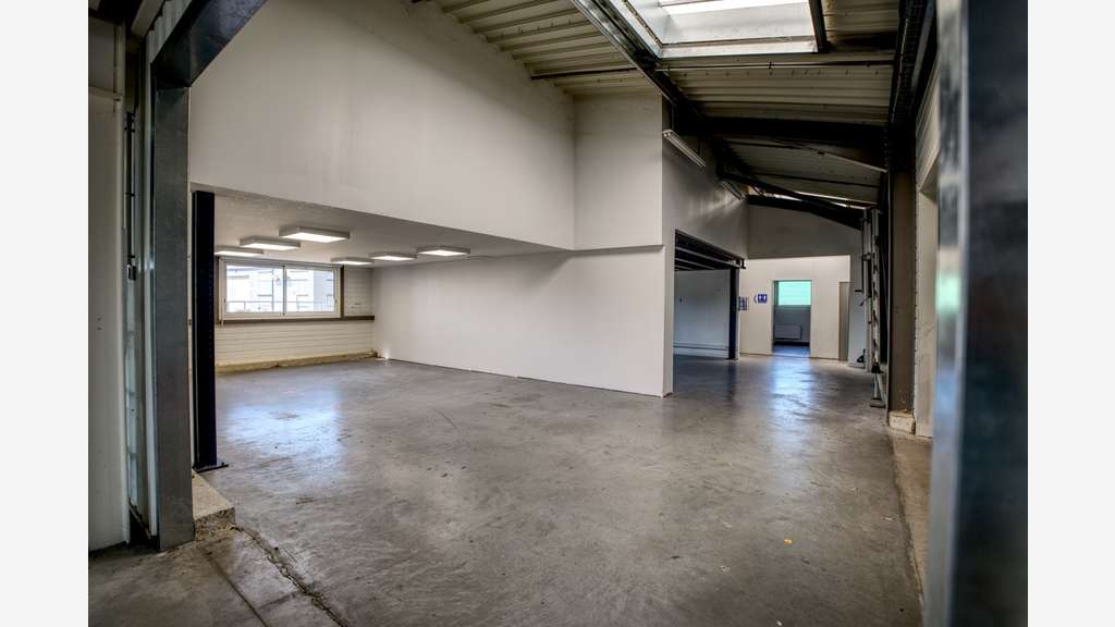 Local d'activité de 750m² à vendre en za à Gaillac