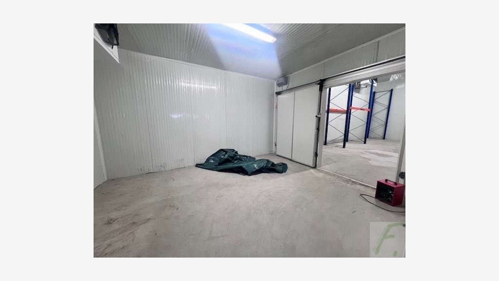Locaux de stockage 370m² à vendre à Gaillard