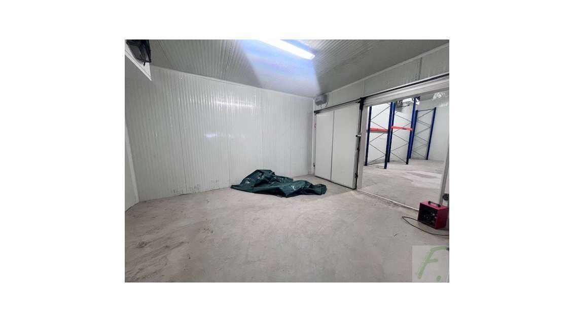 Locaux de stockage 370m² à vendre à Gaillard