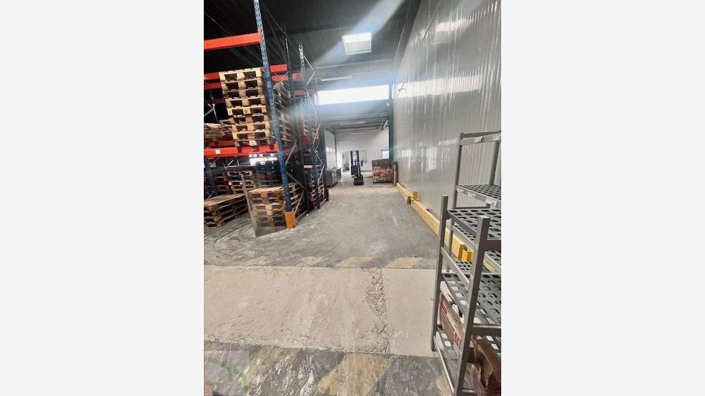 Locaux de stockage 370m² à vendre à Gaillard