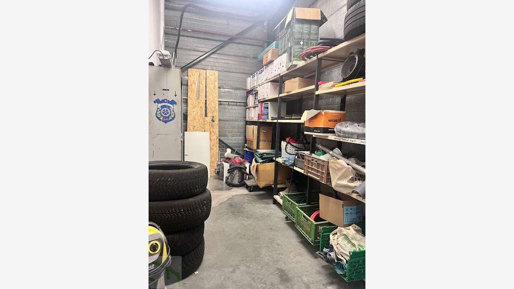 Locaux de stockage 370m² à vendre à Gaillard