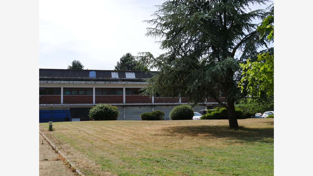 Ventre entrepôt 5544m² sur 2ha ZI Gaillefontaine