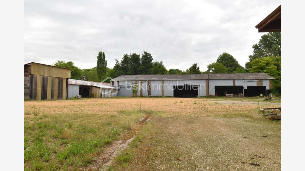 A vendre locaux d'activité 2600m² sur Gallardon