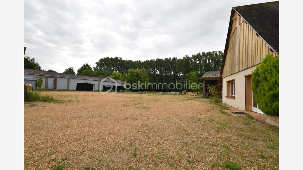 A vendre locaux d'activité 2600m² sur Gallardon