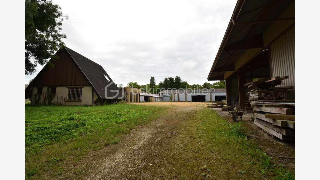 A vendre locaux d'activité 2600m² sur Gallardon