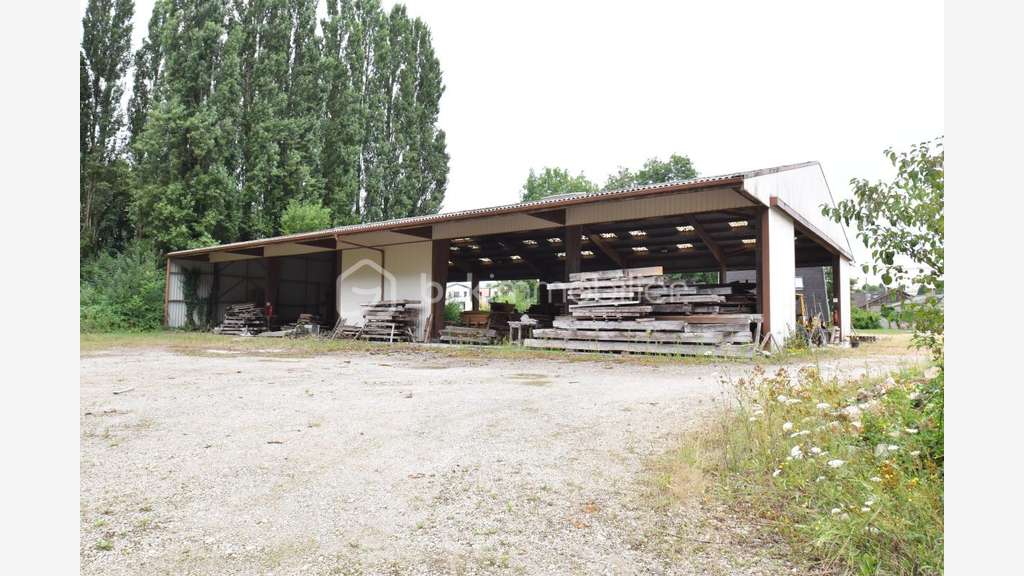 A vendre locaux d'activité 2600m² sur Gallardon