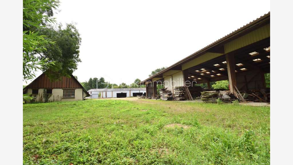 A vendre locaux d'activité 2600m² sur Gallardon
