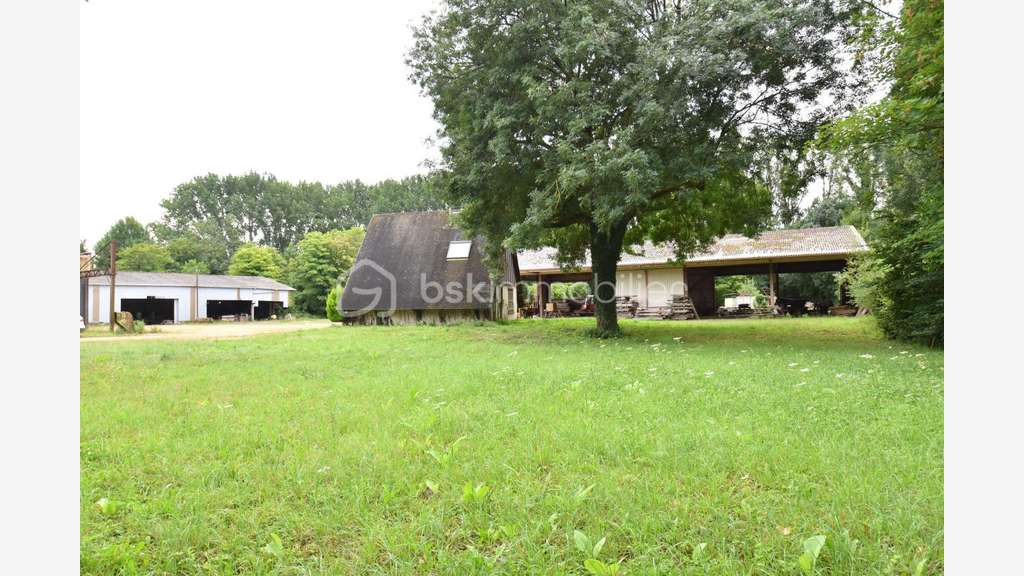 A vendre locaux d'activité 2600m² sur Gallardon