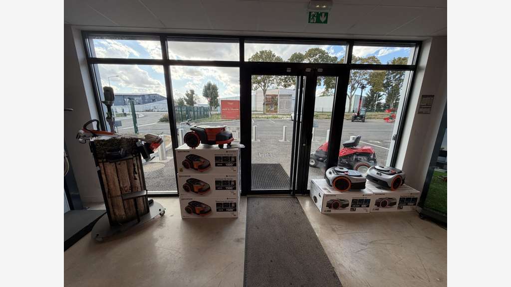 LOCAL D'ACTIVITE AVEC VISIBILITE A VENDRE