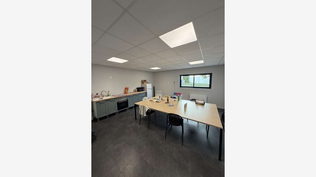LOCAL D'ACTIVITE AVEC VISIBILITE A VENDRE