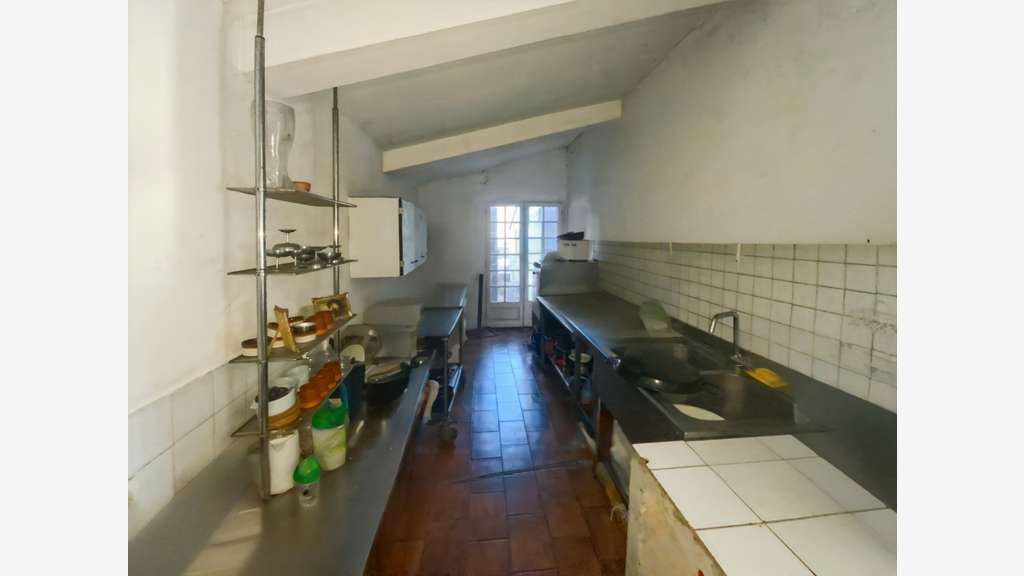 Vente murs restaurant et appart 326m² à Gargas