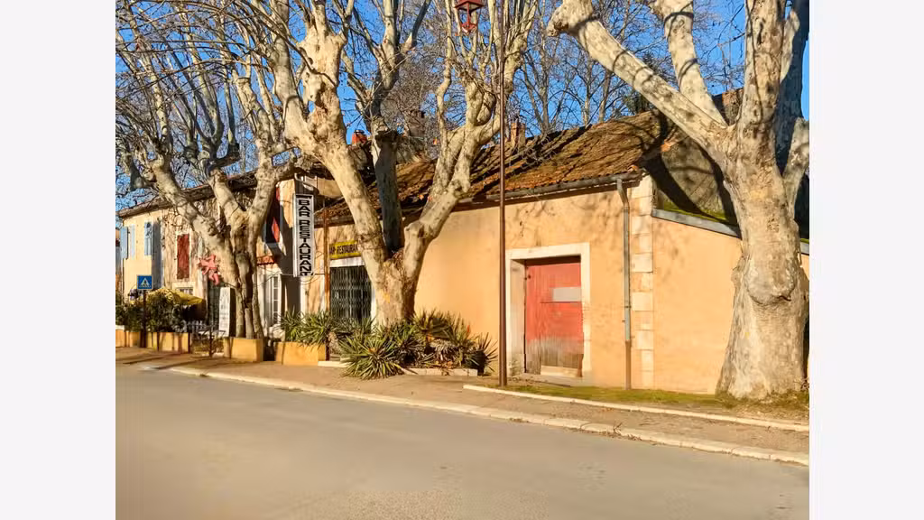 Vente murs restaurant et appart 326m² à Gargas