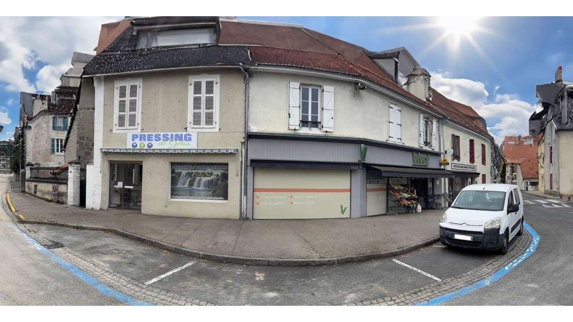 Vente commerce 50m² en centre-ville de Gelos