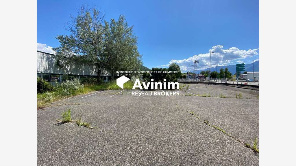 AV site industriel à rénover de 2124m² à Gières
