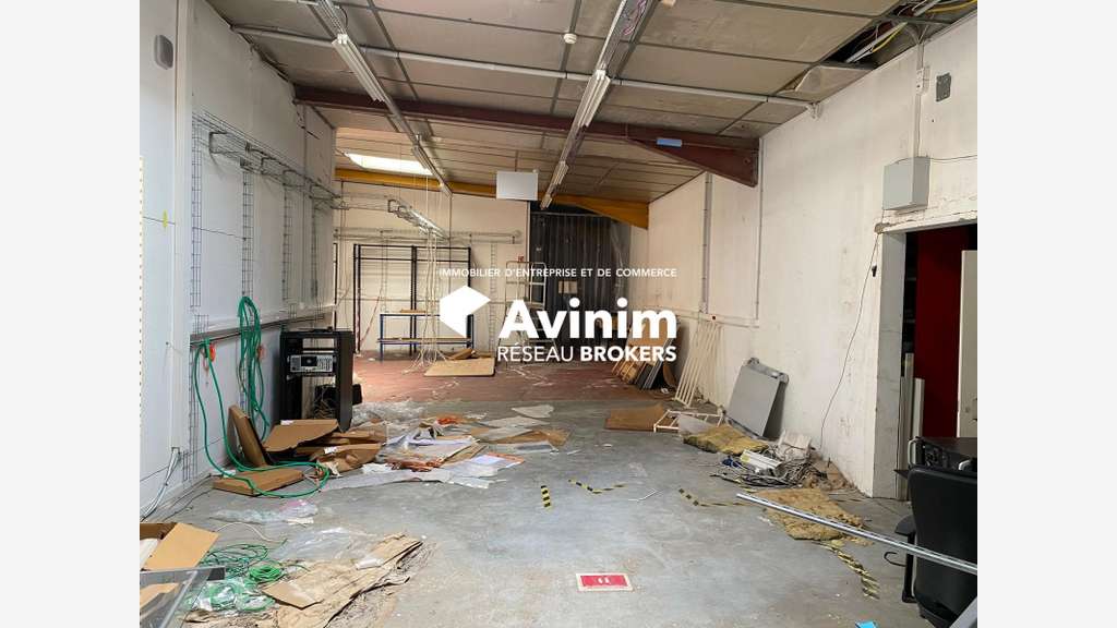 AV site industriel à rénover de 2124m² à Gières