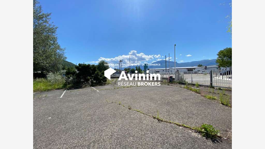 AV site industriel à rénover de 2124m² à Gières