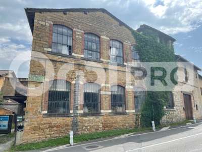 Entrepôt/bureau de 700m² à vendre à Gleizé