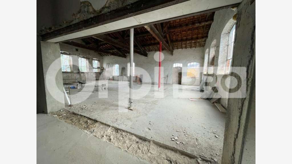 Entrepôt/bureau de 700m² à vendre à Gleizé