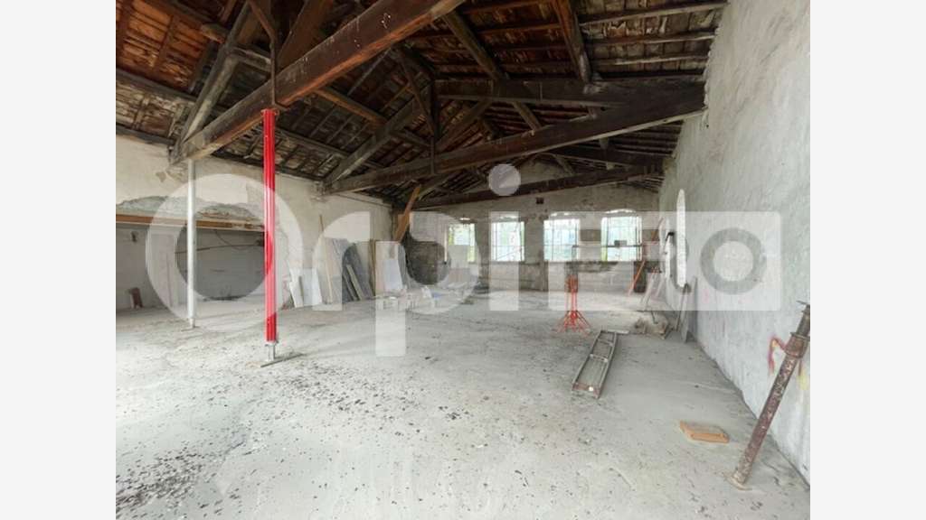 Entrepôt/bureau de 700m² à vendre à Gleizé