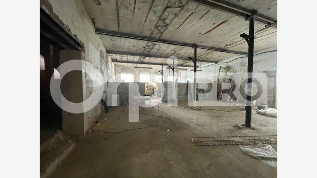 Entrepôt/bureau de 700m² à vendre à Gleizé