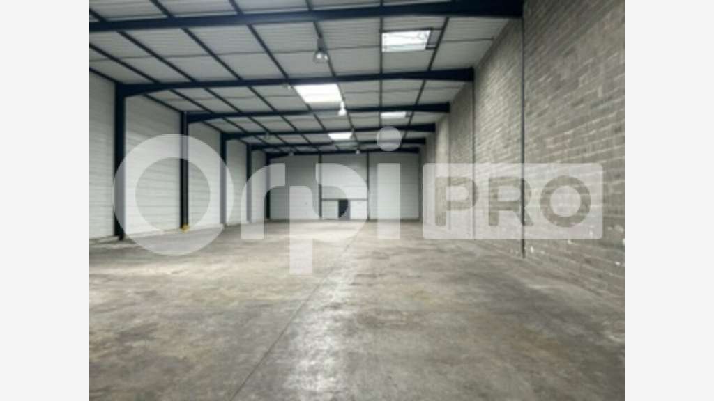 Local 1500m² à vendre zone d'Epinay à Gleizé