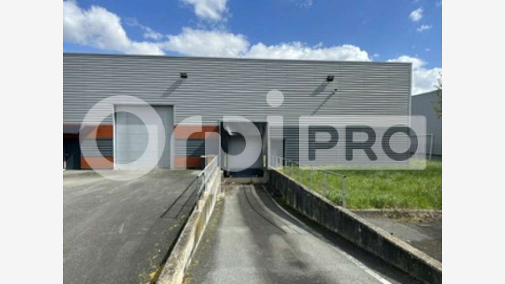 Local 1500m² à vendre zone d'Epinay à Gleizé
