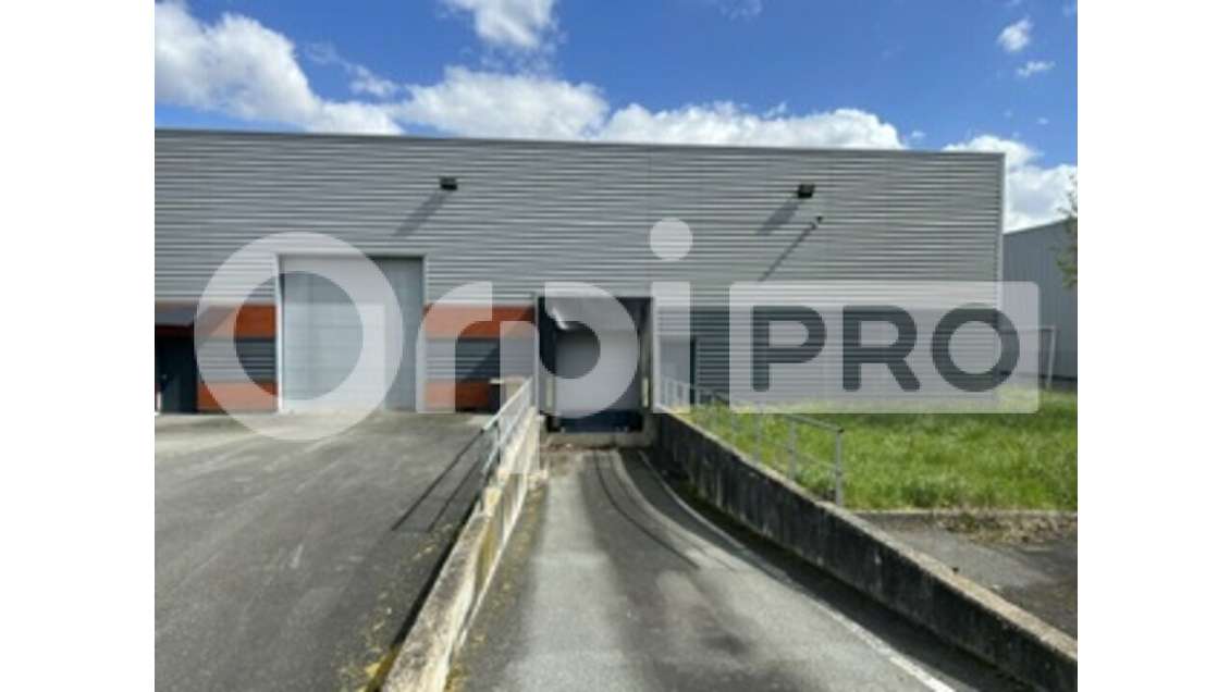 Local 1500m² à vendre zone d'Epinay à Gleizé