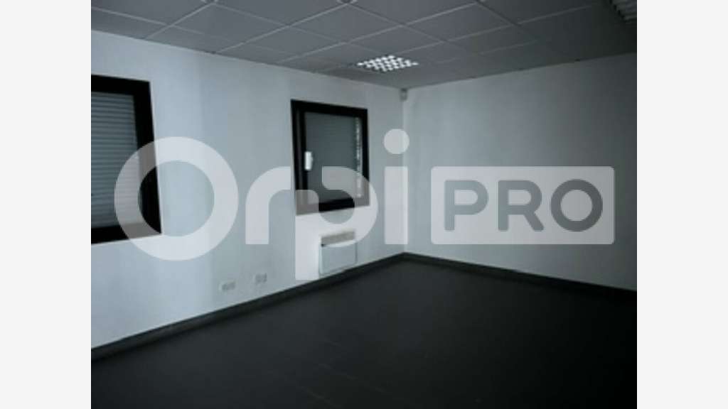Local 1500m² à vendre zone d'Epinay à Gleizé