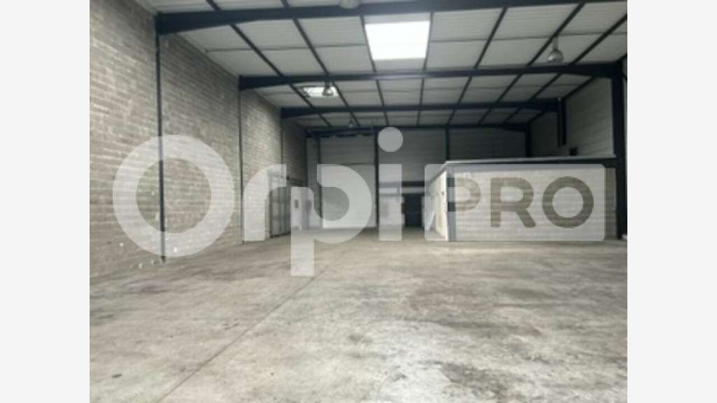 Local 1500m² à vendre zone d'Epinay à Gleizé