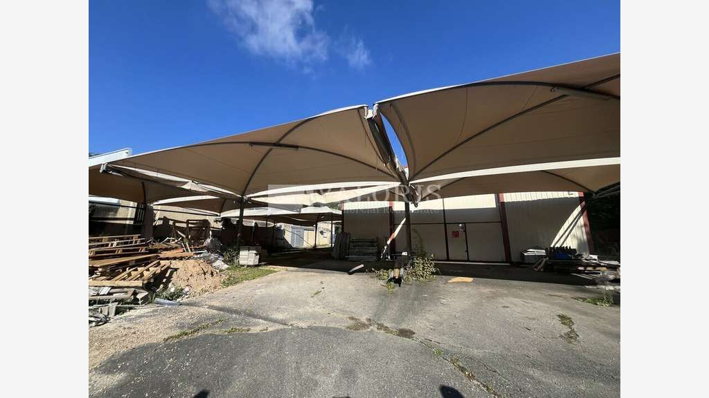 Local d'activité 340m² à vendre en ZA à Gleizé