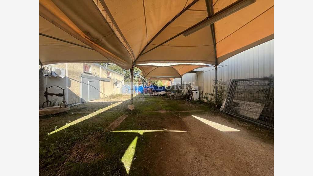 Local d'activité 340m² à vendre en ZA à Gleizé