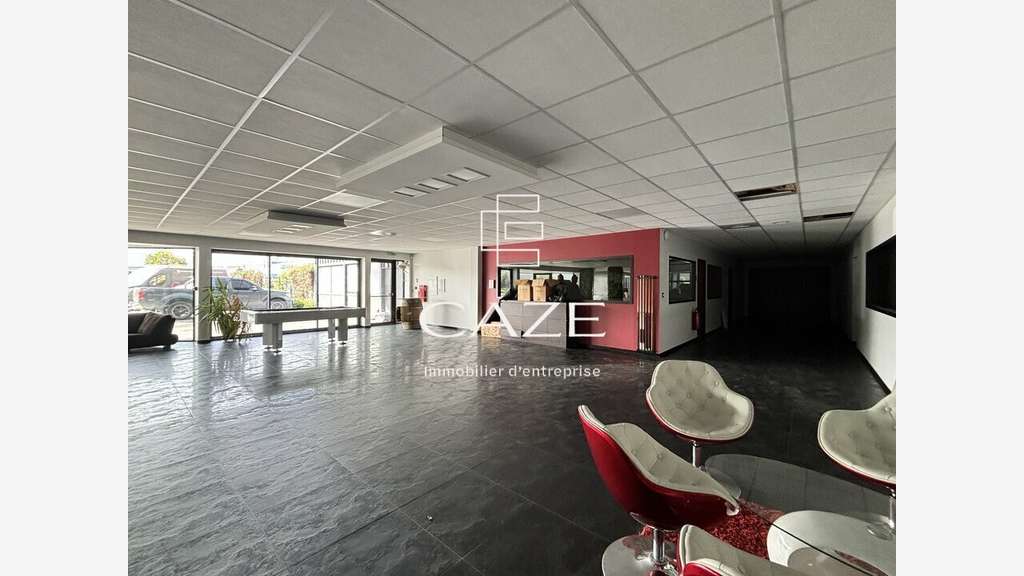 Bâtiment de 2100m² à vendre sur Gond-Pontouvre