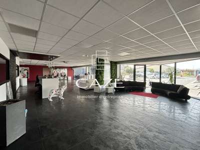 Bâtiment de 2100m² à vendre sur Gond-Pontouvre