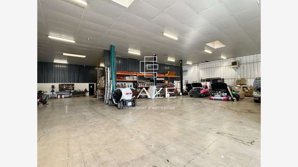 Bâtiment de 2100m² à vendre sur Gond-Pontouvre