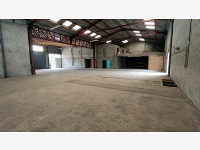 Local professionnel 650 M2 avec hangar et maison