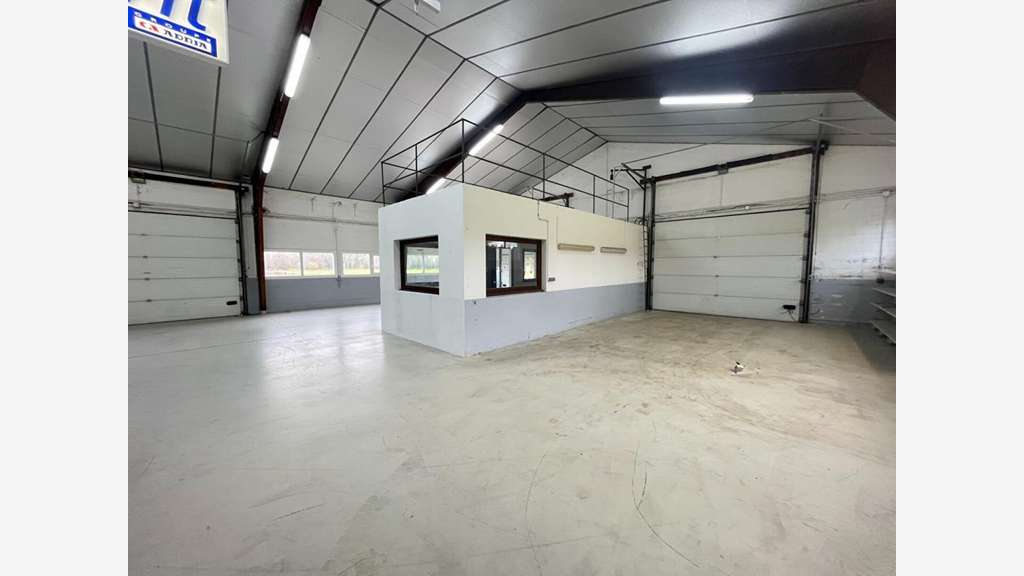 AV entrepôt ou local pro 650m² à Gournay en Bray