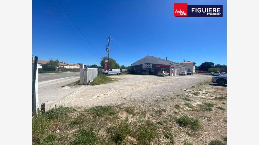 Local d'activités 380m² à vendre à Grans D19 