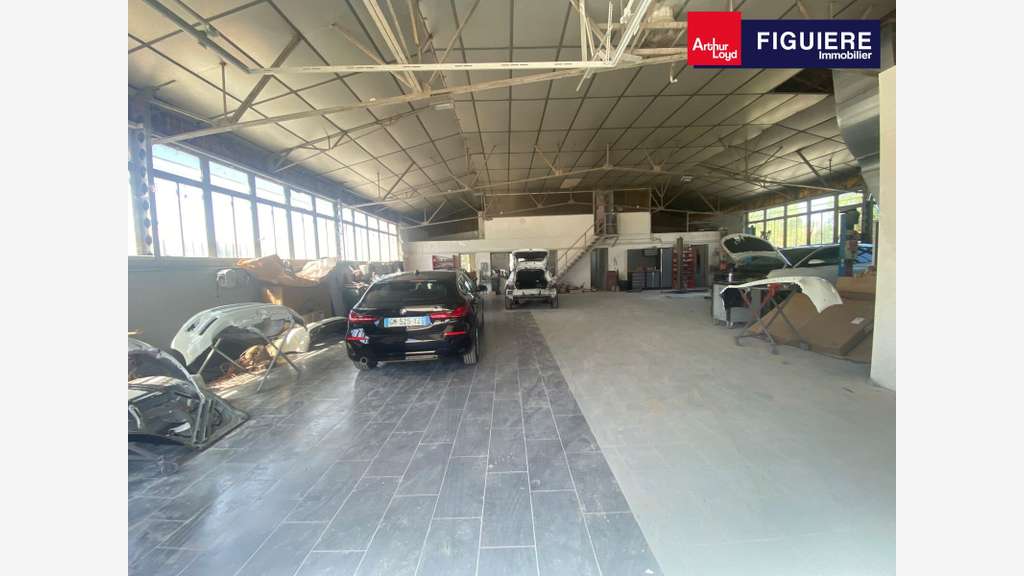 Local d'activités 380m² à vendre à Grans D19 